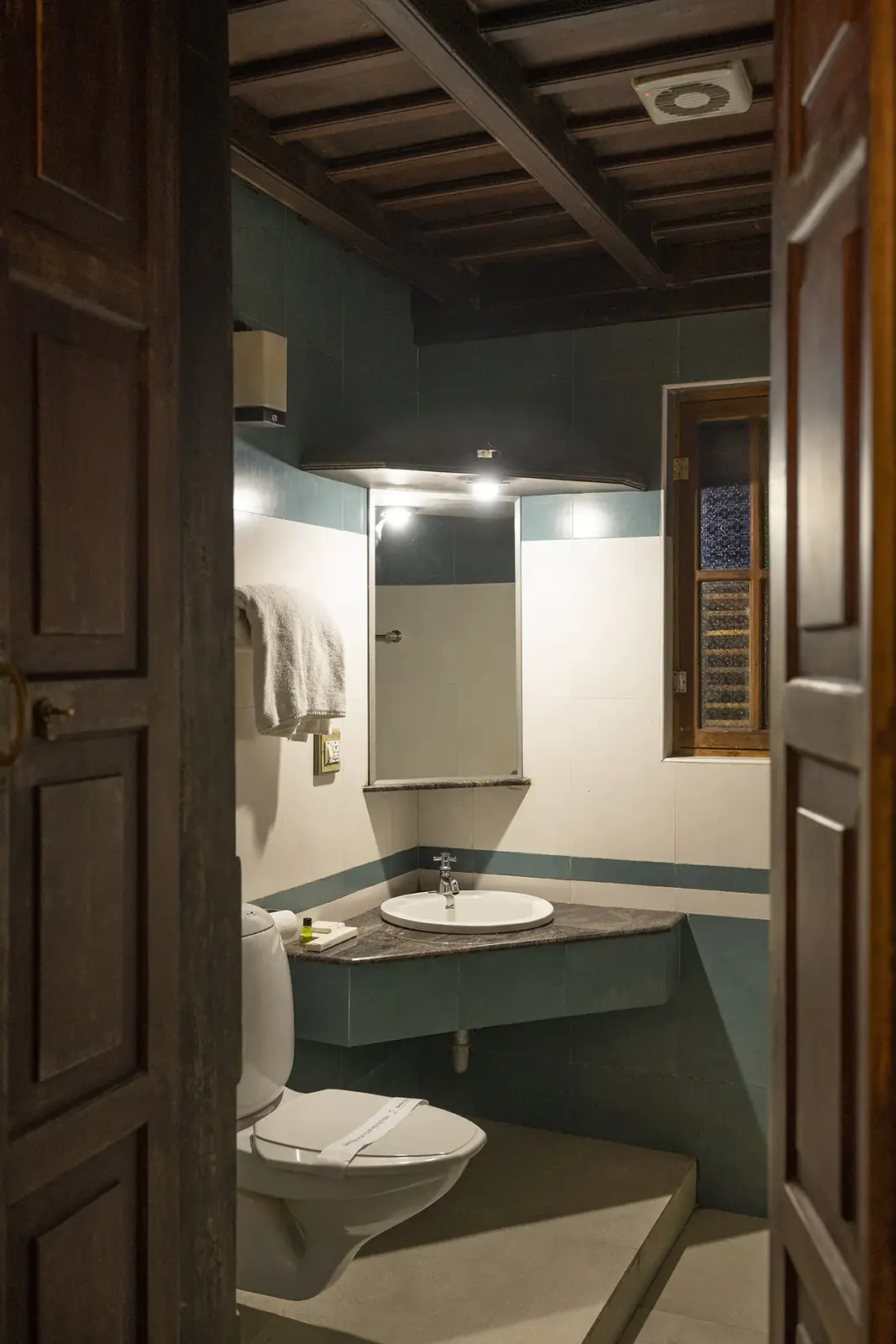 Deluxe Heritage Room bathroom