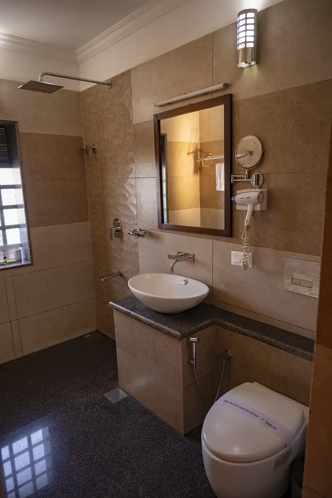 Deluxe Interconnected Room bathroom