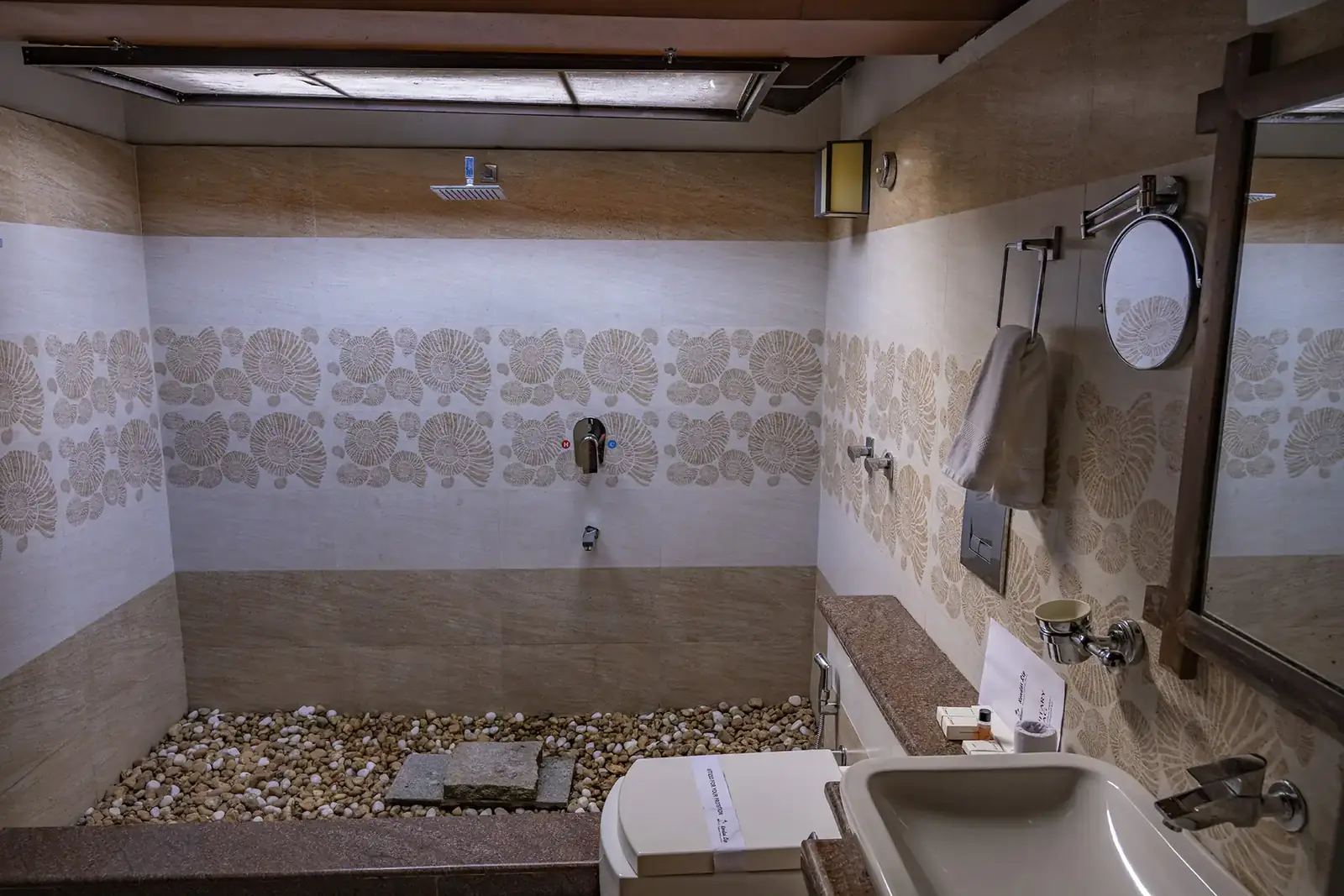 Open-to-sky pebble shower in the Super Deluxe Cottage